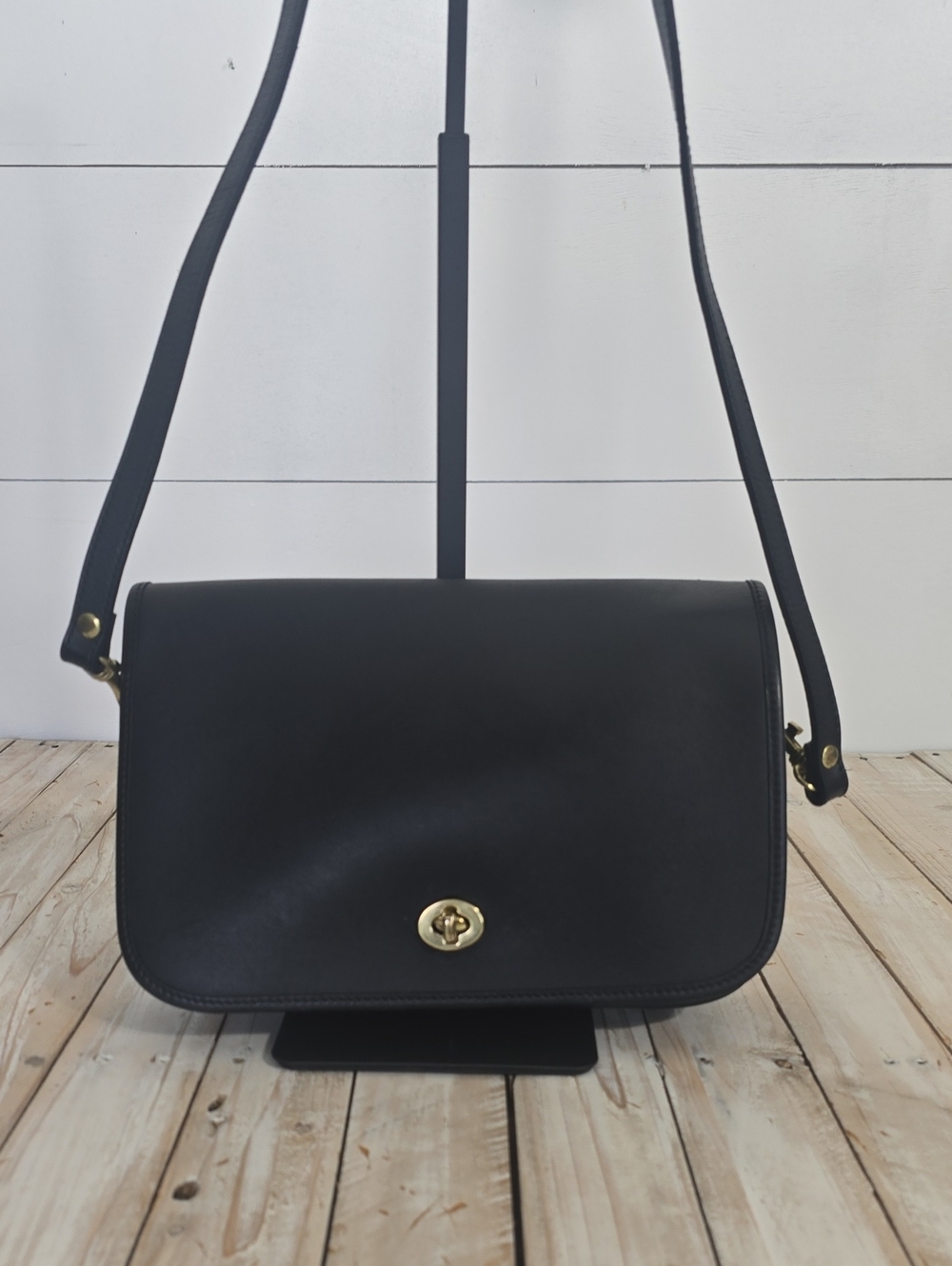 Vintage Hunt Club Black Leather Crossbody Flap Bag Turnlock Vintage 80s 90s